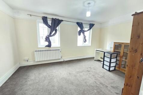 Upper High Street, Epsom, Surrey photo 3