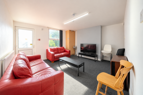 7-bed terraced on Ashville Road, Hyde Park, Leeds, LS6, £2,881/mo