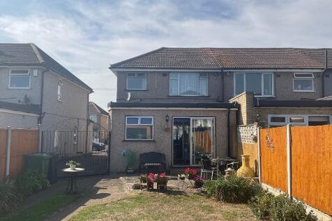 REAR GARDEN approx 70ft