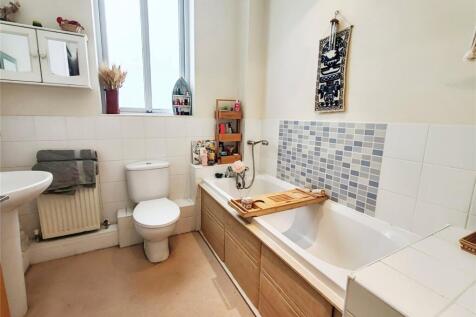 Jack &amp; Jill Bathroom