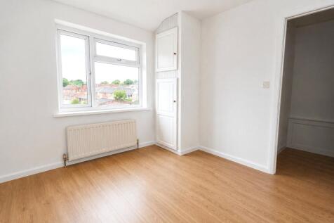 Shackleford Road, Woking, Surrey, GU22 photo 4