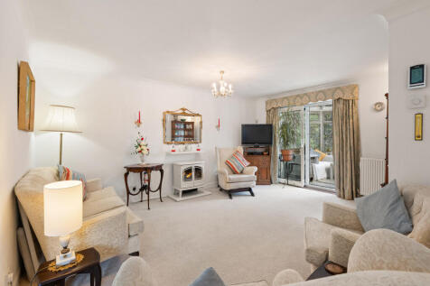 Sitting/Dining Room of 7 The Gallolee