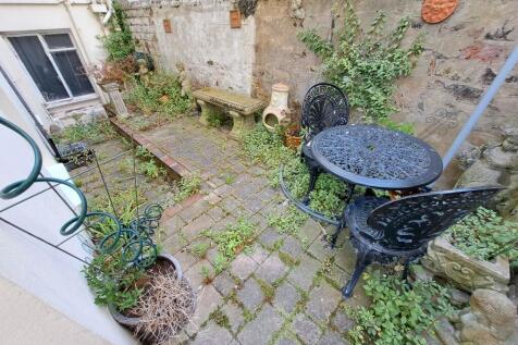 Rear courtyaed
