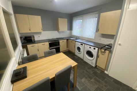 3-bed flat on Marlborough Grange, Woodhouse, Leeds, West Yorkshire, LS1, £1,963/mo