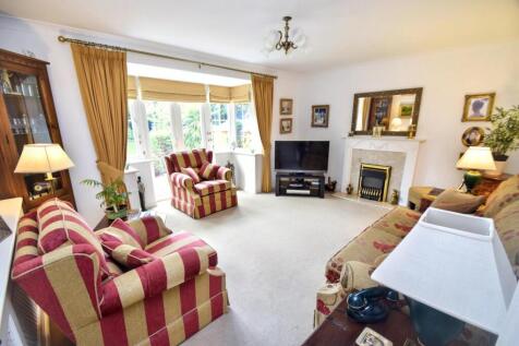 6 Lambourn Avenue lounge.jpg