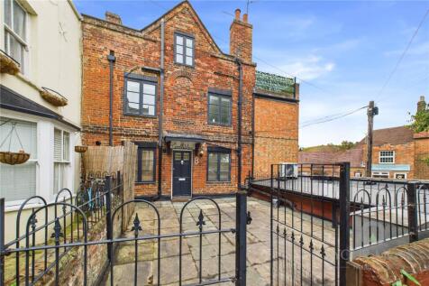 3-bed semi-detached on Castle Street, Buckingham, Buckinghamshire, MK18, £1,350/mo