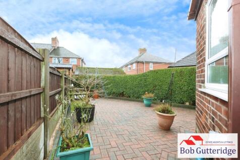 ENCLOSED REAR GARDEN