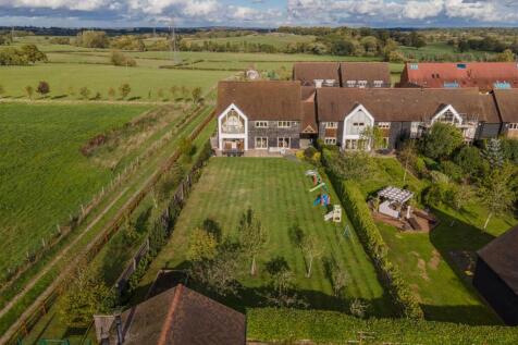 5 Hall Farm Court_3.jpg