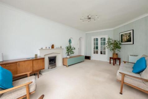 14 Cotswold Close 2449-4.jpg