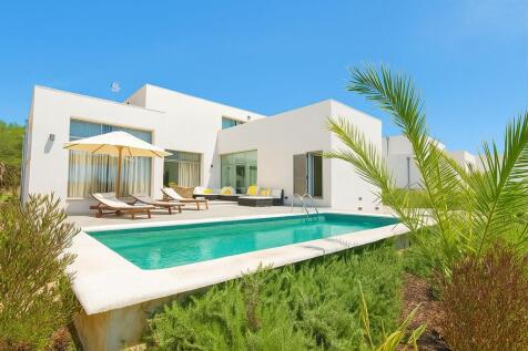 Modern chalet with pool, vacation rental license and views in quiet Crestatx