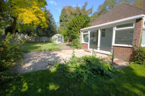 Conservatory and patio a.JPG