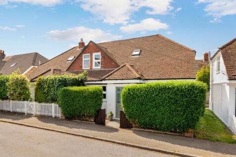 Walton-on-thames, KT12 - property photo