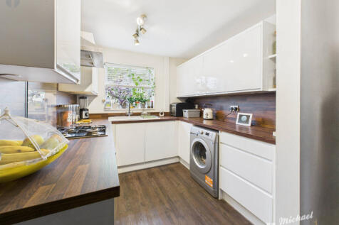 CAM03852G0-PR0474-STILL006