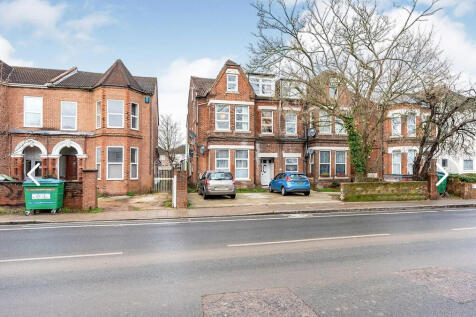 2-bed flat on Student Property - Portswood Road, £1,200/mo