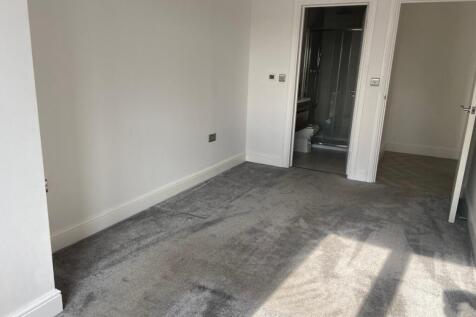 302 Noak Hill Road, Billericay photo 4