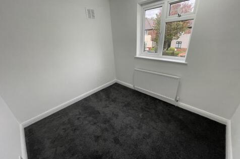 Dryden Close, Hainault, Ilford, Redbridge photo 5