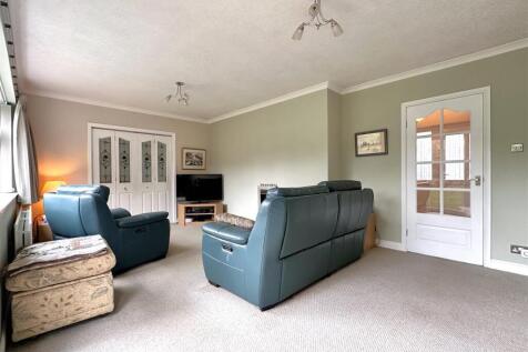 Generous Living Room 943