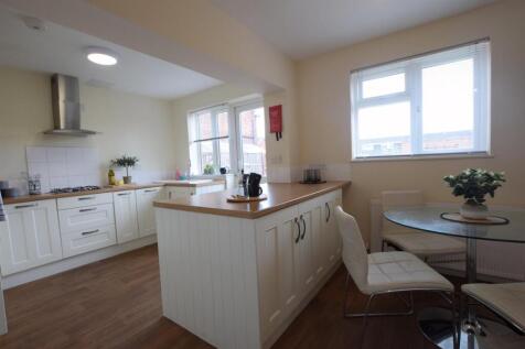 27/28 - Bassingham Crescent - Student House photo 4