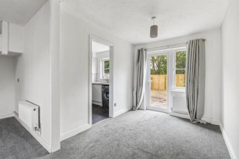 Dining Area to Garden.jpg