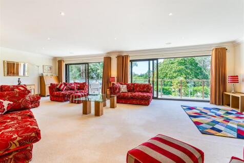 11 Brudenell Avenue 323847 (6)enh.jpg