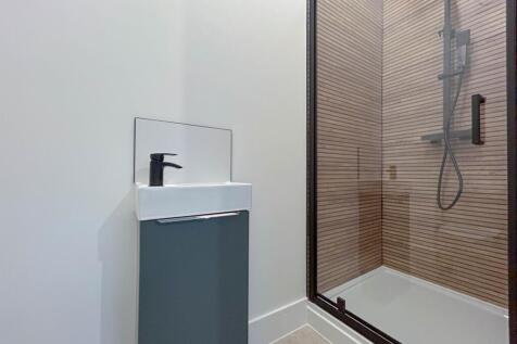 Lrg_Ground Floor Rear Bath -1