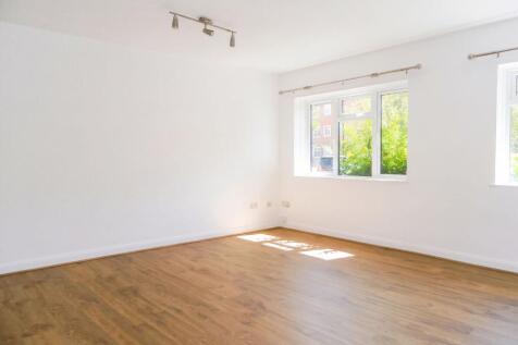 Bishopric, Horsham, RH12 photo 3