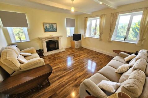 Living Room.jpg