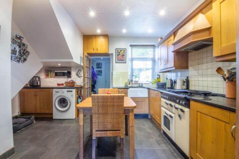 Breakfast/dining room
