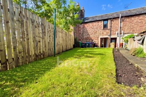 Kilmarnock Road, Mauchline garden