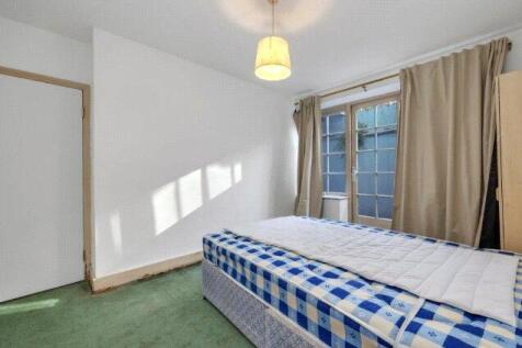 3-bed terraced on Camden Street, Camden, London, NW1, £3,300/mo