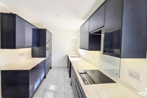 Kitchen 2 (3).jpg