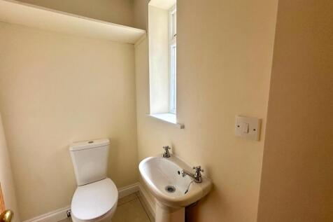 Front Street, Thirsk, North Yorkshire, England, YO7 photo 3