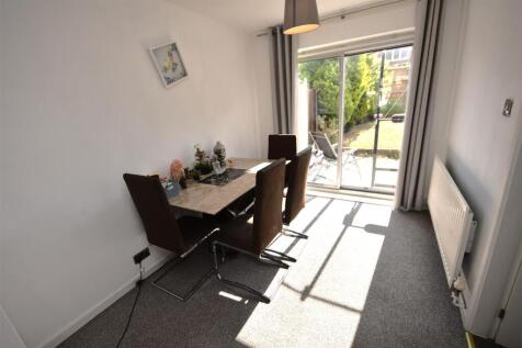 Kestrel Close, Saughall Massie photo 4