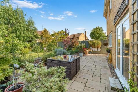 36 Winchester Close, Banbury-12.jpg