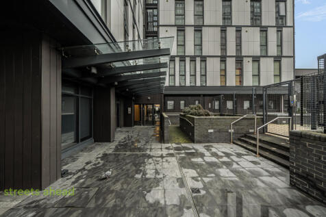 b7ee8333-411a-475...