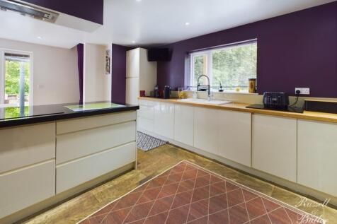 CAM01995G0-PR0176-STILL008