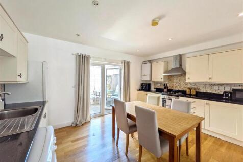 Kitchen/Dining Area