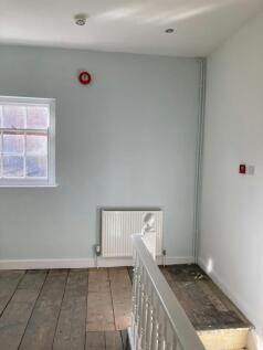 Retail Property (high street) to rent Image 6