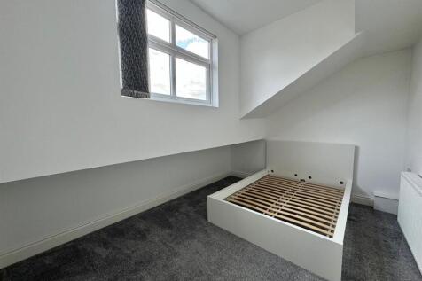 Skaife Road, Sale, M33 photo 3