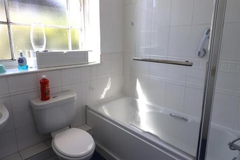 Bathroom.JPG
