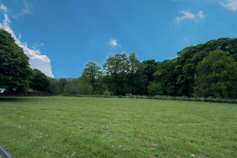 Open Parkland To Rear