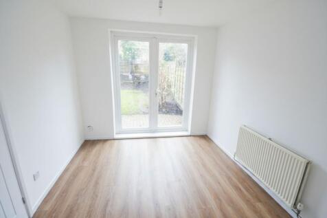 Musbury Avenue, Cheadle Hulme, SK8 photo 3