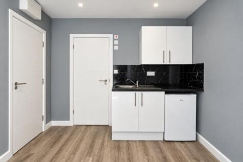 Studio flat on Clonmell Road, London, N17 6JU,, £1,100/mo