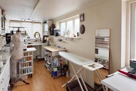 4 Greenfield Ave Kett-16.jpg