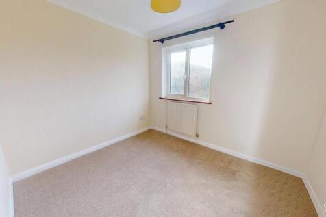 7-Long-Meadow-Close-12082025_143807_defurnished