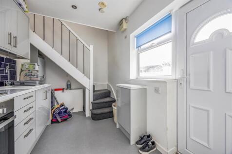 250 Havant Road, Hayling Island-Small-PorticoMarke