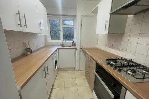 Bullen Court, New North Road, Hainault, Ilford, Redbridge photo 4