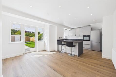 Kitchen / Dining Roo
