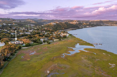 Secluded but stone's throw from town