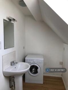 Main Bath- Pic2 (2nd Floor)
